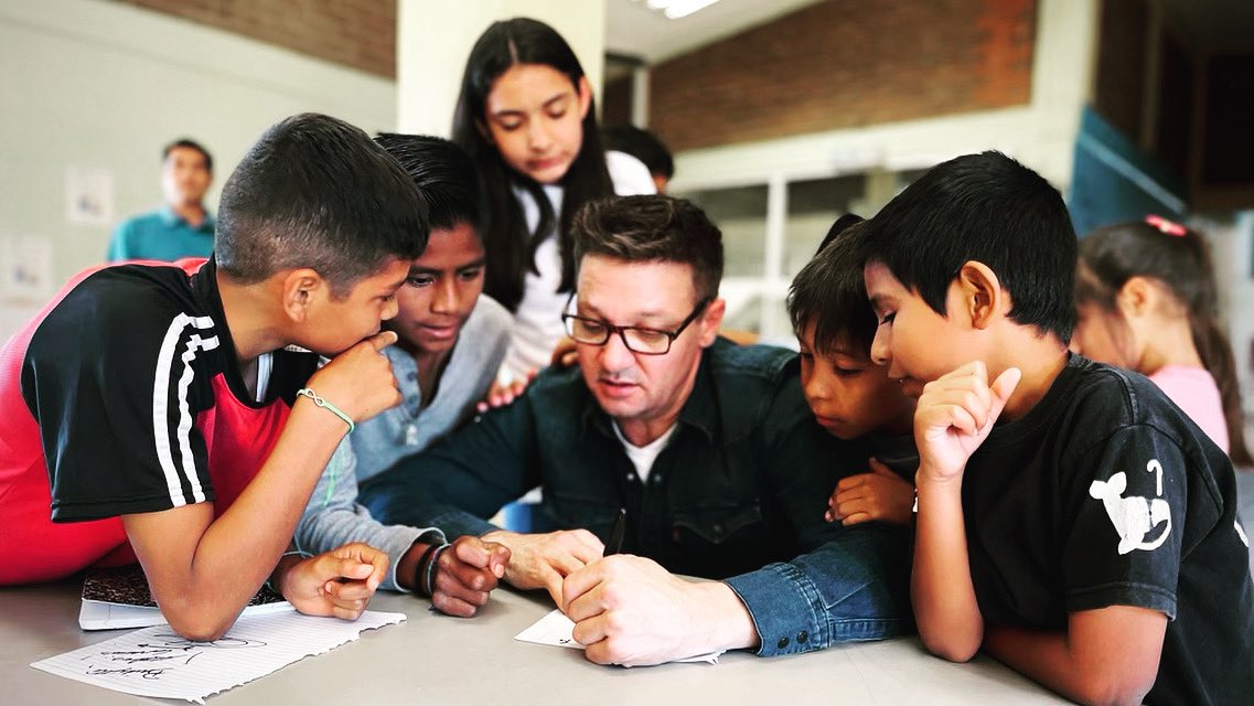 JeremyRenner's tweet image. Gracias mis amigos Casa Hogar Cabo  en Los Cabos Mexico !!! 
Be sure to watch @SebastianYatra and my team deliver something special for these amazing kids @DisneyPlus #rennervations