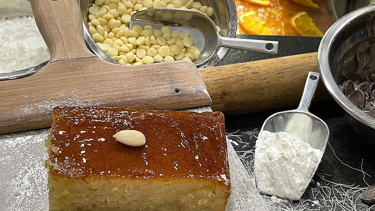 in2life_gr's tweet photo. Πού θα φας το καλύτερο ραβανί στην Αθήνα; https://t.co/46j1RTLuHt https://t.co/MfeXhsugOn