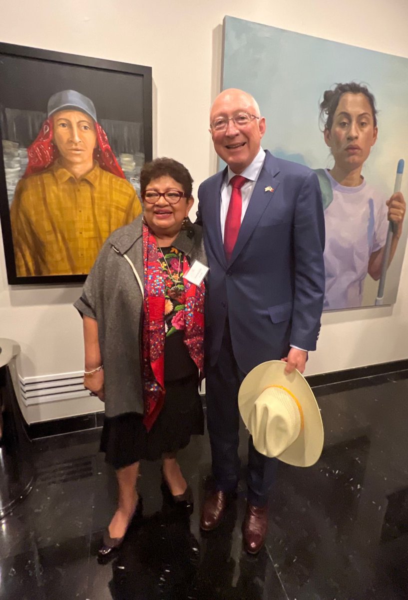 ErnestinaGodoy_'s tweet photo. Agradezco al embajador @USAmbMex Ken Salazar el reconocimiento que hizo durante el encuentro con mujeres destacadas, al trabajo que he desempeñado al frente de la @FiscaliaCDMX. Le reitero nuestra voluntad para reforzar la estrecha colaboración que hemos logrado https://t.co/95iclImHOa