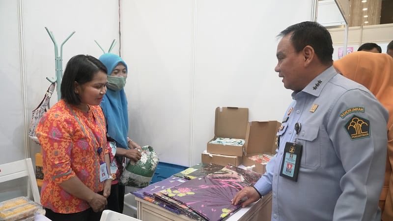 lpnkarangintan's tweet photo. Bazar Ramadan Kemenkumham, Upaya Pemulihan Ekonomi Pasca Pandemi
 
@kumham_kalsel @lpnkarangintan
#KumhamKalsel #FaisolAli #LPNKarangIntan @lpnkarangintan #WahyuSusetyo
Kanwil Kemenkumham Kalsel | Faisol Ali
 
--- https://t.co/5K0vF35eQl
