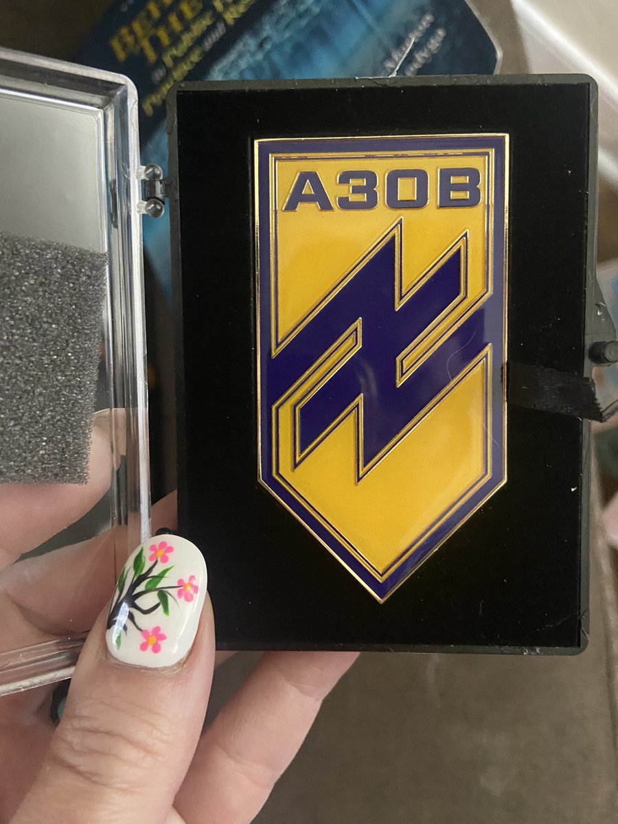 LoisAceLane's tweet photo. Look what just showed up right before the auction! 🔥🔥 @MontayBayBay @Explorer_WF @azov_media @LawCallCB 
Bidding starts in 1.5 hours! https://t.co/2XGeVy9W7H