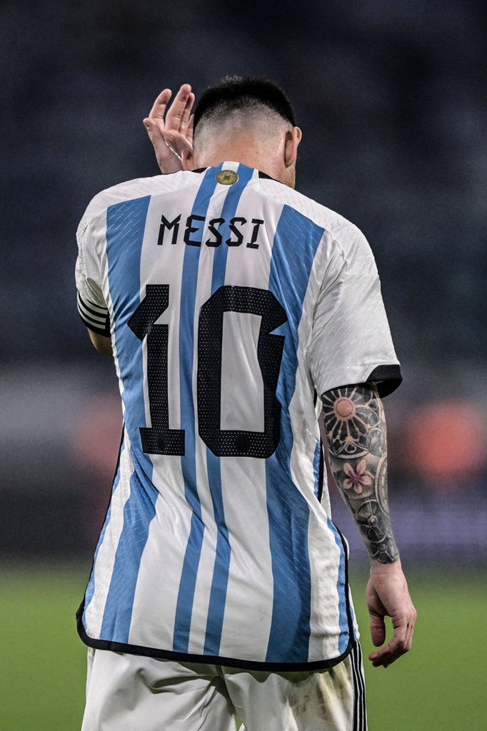 juegosimple__'s tweet image. RÉCORDS ENTRE 2000 - 2009:

➟ Más goles: Thierry Henry 🇫🇷
➟ Más asistencias: Juan Román Riquelme 🇦🇷 
➟ Más goles de tiro libre: Juninho 🇧🇷 
➟ Más balones de oro: 10 distintos
➟ Más botas de oro: Diego Forlán 🇺🇾 

RÉCORDS ENTRE 2010 - 2022:

➟ Más goles: Lionel Messi 🇦🇷 
➟…