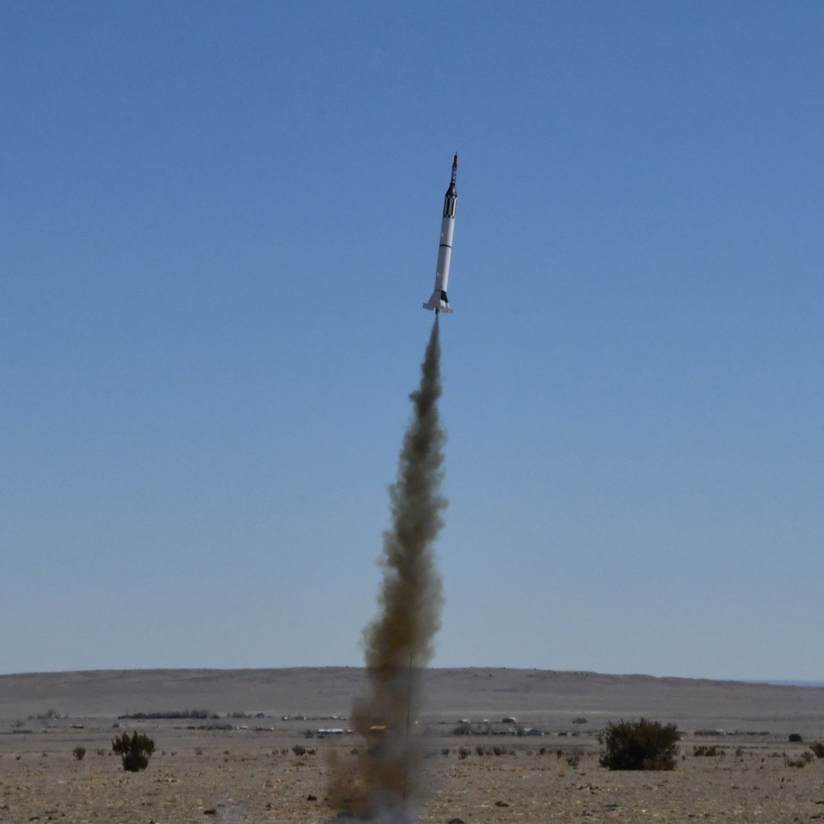 ApogeeRockets's tweet photo. This weekend Tim flew the Estes Mercury Redstone kit at our local launch. Check out this awesome lift-off photo! Get your own Mercury Redstone today at: https://t.co/2GYQUIjmTV

#ApogeeComponents #ApogeeRockets #ModelRocket #EstesRockets #ModelRockets #TimVanMilligan #MrRocket https://t.co/jfx9Eoe2M2