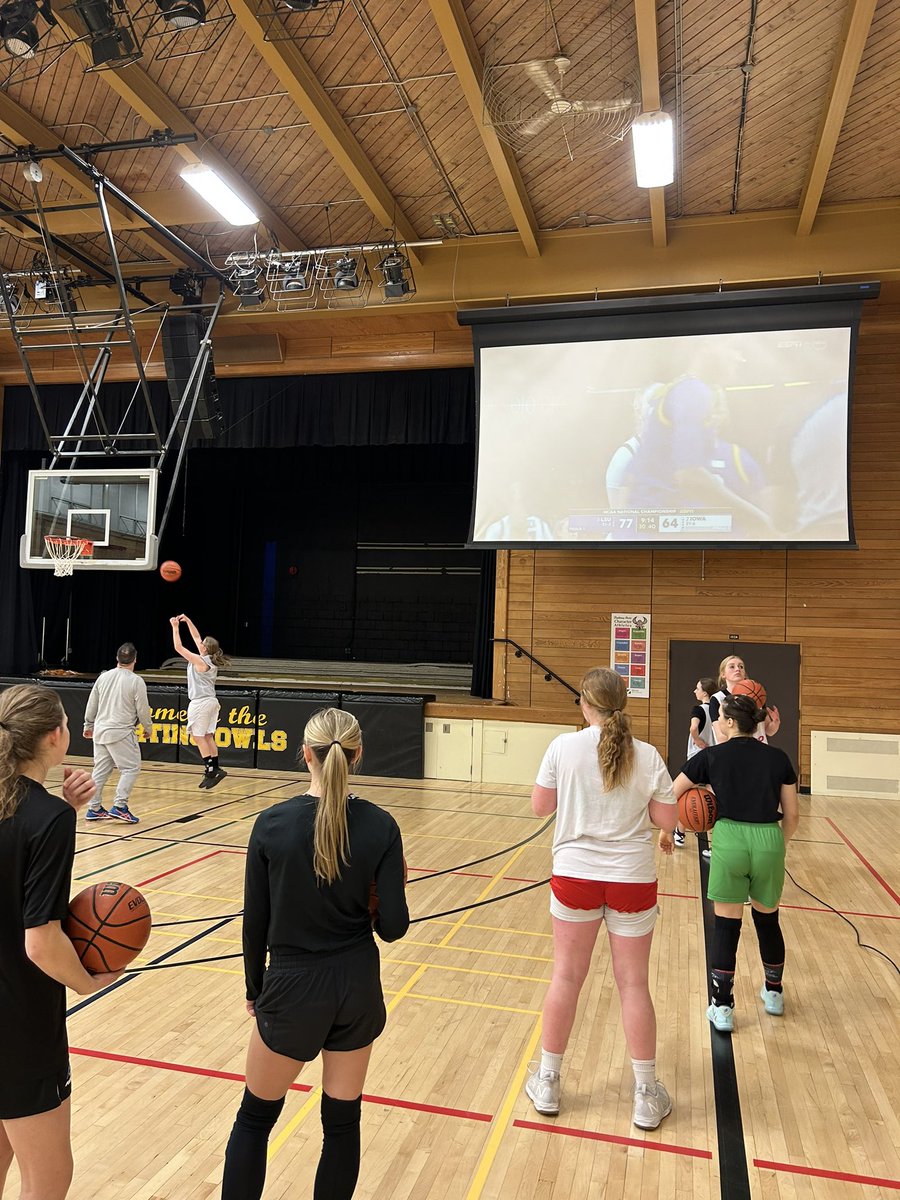 What a better way to spend a bball practice then by watching the <a href="/LSU/">LSU</a> &amp; <a href="/TheIowaHawkeyes/">The Iowa Hawkeyes</a> NCAA final🏀💪🏼

<a href="/MarchMadnessWBB/">NCAA March Madness</a> <a href="/OBABBall/">Ontario Basketball</a>