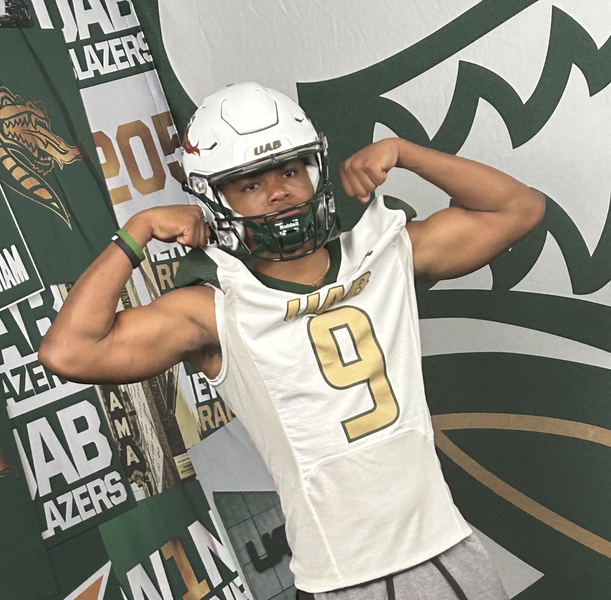 iancrimd's tweet photo. I will be back at UAB tomorrow!!💚
#FBO @CoachHenDo88 @CoachMalUAB @EarnestHill4 @KennethGilstrap @HarperMarshon @ValleyRamsFB https://t.co/bRiVkadcbB