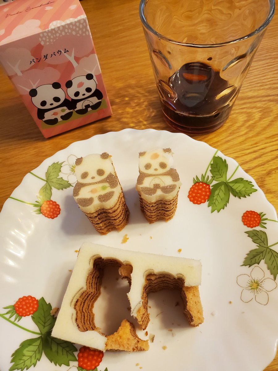 Shipmodeler0327's tweet photo. 型抜きしながら食べるパンダバウム
「カタヌキヤ」のパンダバウム頂きました。ちゃんと綺麗に抜けました。凄い👏👏👏
 #カタヌキヤ  #パンダバウム https://t.co/ZYXooGUXeU