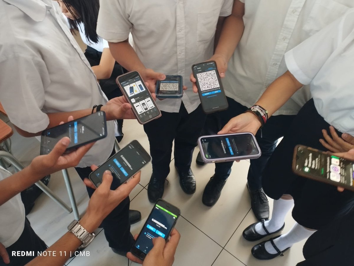 MyFirstBitcoin_'s tweet photo. 𝟰.𝟬𝟬𝟬 𝘀𝘁𝘂𝗱𝗲𝗻𝘁𝘀 belong to the #BitcoinGira program.
We toured around the eastern region of #ElSalvador, with the support of the Governor of Usulután @Hector_ValleSV
In total, 𝟮𝟯 𝗺𝘂𝗻𝗶𝗰𝗶𝗽𝗮𝗹𝗶𝘁𝗶𝗲𝘀 𝘄𝗲𝗿𝗲 𝗰𝗼𝘃𝗲𝗿𝗲𝗱 𝗶𝗻 𝟮𝟰 𝗱𝗮𝘆𝘀!
#Bitcoin https://t.co/39v8N1sBai