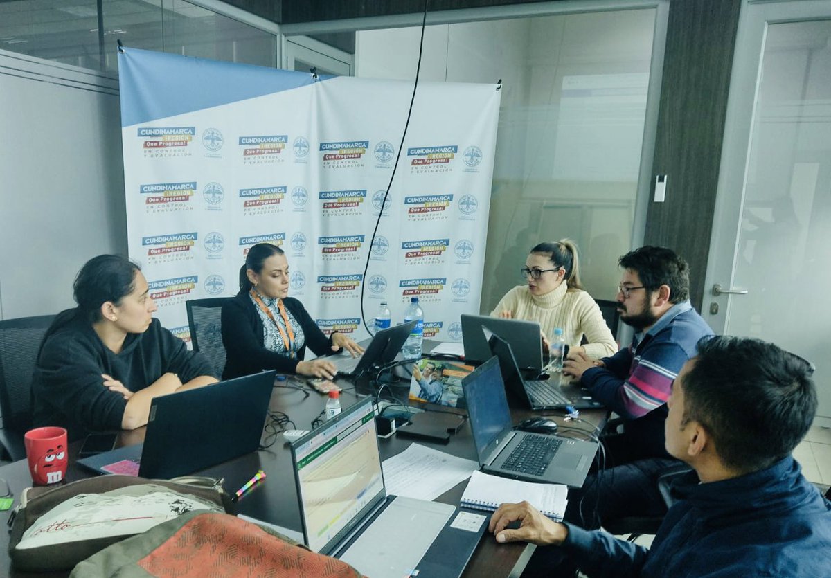 ControlIntCund's tweet photo. #Lunes🤓|| En cumplimiento del programa de auditoría en su fase de ejecución y análisis de información, estamos trabajando en la consolidación efectiva del Informe de Auditoría de @AltaConsejeriaC. ¡Desarrollamos mesa de seguimiento para asegurar su eficacia!✔️ #RegiónQueProgresa https://t.co/j7rug3CLLg