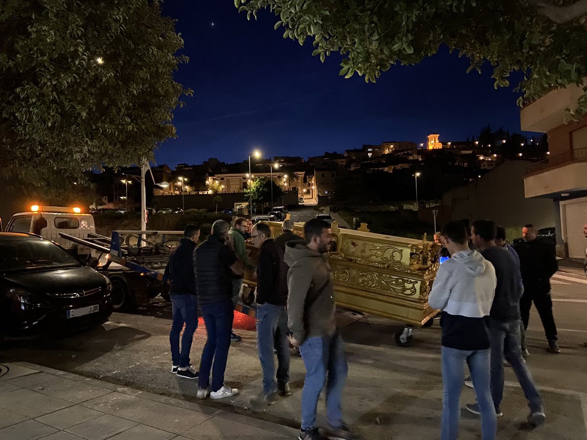 CeheginCofrade's tweet photo. Esto es #SemanaSantaCehegín (bajada del trono de Ntro. Padre Jesús Nazareno) @ceheginturismo https://t.co/sma7gRNyDn