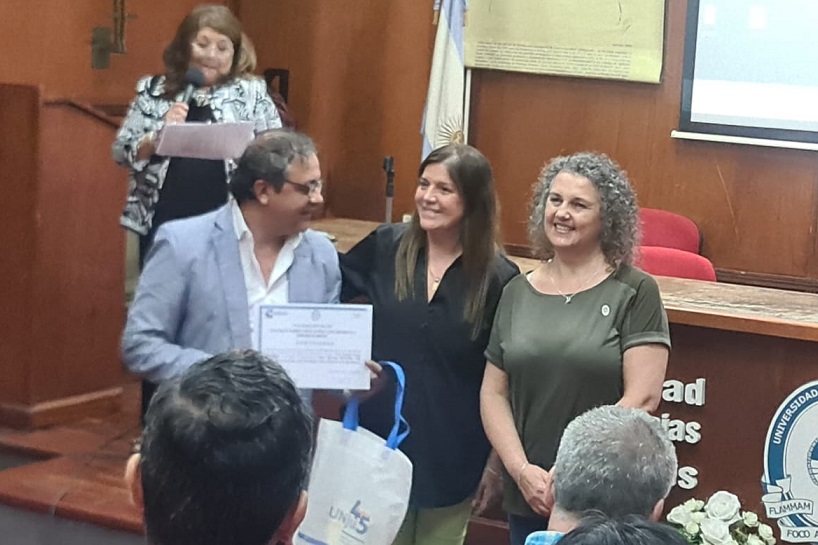 Infocolfarjuy's tweet photo. El Colegio Farmacéutico de Jujuy fue distinguido por su cooperación en las actividades de la UNJu - https://t.co/zTHUOLf9Vc
#DuranteEncuentroPorElDengue
#AcuerdoDeTrabajo
#ReconocimientoAlColfarjuy https://t.co/TP6EE3R9Kl