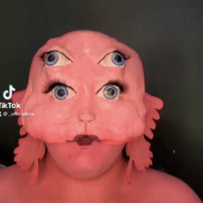 captchuu's tweet photo. melanie martinez fans are so talented ❤ https://t.co/9qiry90aWk
