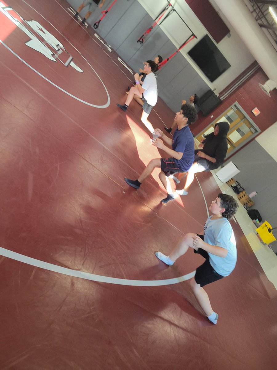 CoachBrooks91's tweet photo. Middle school Open Mat Nights!
We got a room full of Huskey's! Way to show up @HuskyNationTX @HFMSAthletics https://t.co/ovpYIGTFIy