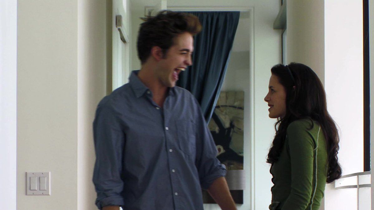 twilightreborn's tweet photo. robert pattinson and kristen stewart — behind the scenes of the twilight saga https://t.co/dP19GbUUoc