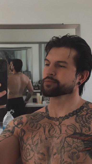 🧔🏻&zwj;♂️ https://t.co/6UsxQgpeYG