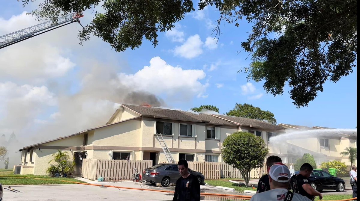 SFREST's tweet photo. 🔥 WORKING FIRE 🔥

#SFREST was on scene of a second alarm commercial structure fire in Sunrise earlier today 

Units due: BC39, C39, CN26, CP359, D30, E57, E59, E73, EMS30, EMS39, Q15, Q39, Q92, R15, R48, R59, R83, R92, SU57, BC15, BC57, BC77, E72, E83, PL77, Q110, R39 https://t.co/BlvN9yrnta