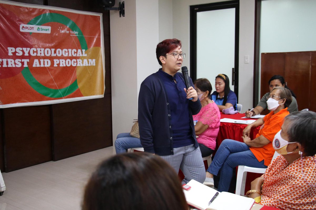 pldt's tweet image. PLDT @LiveSmart supported La Union’s capacity-building mental health program through Psychological First Aid training. Around 50 participants were trained as PFA volunteers including seniors; barangay, provincial health officers; among others. #BetterToday bit.ly/3UdO5zu