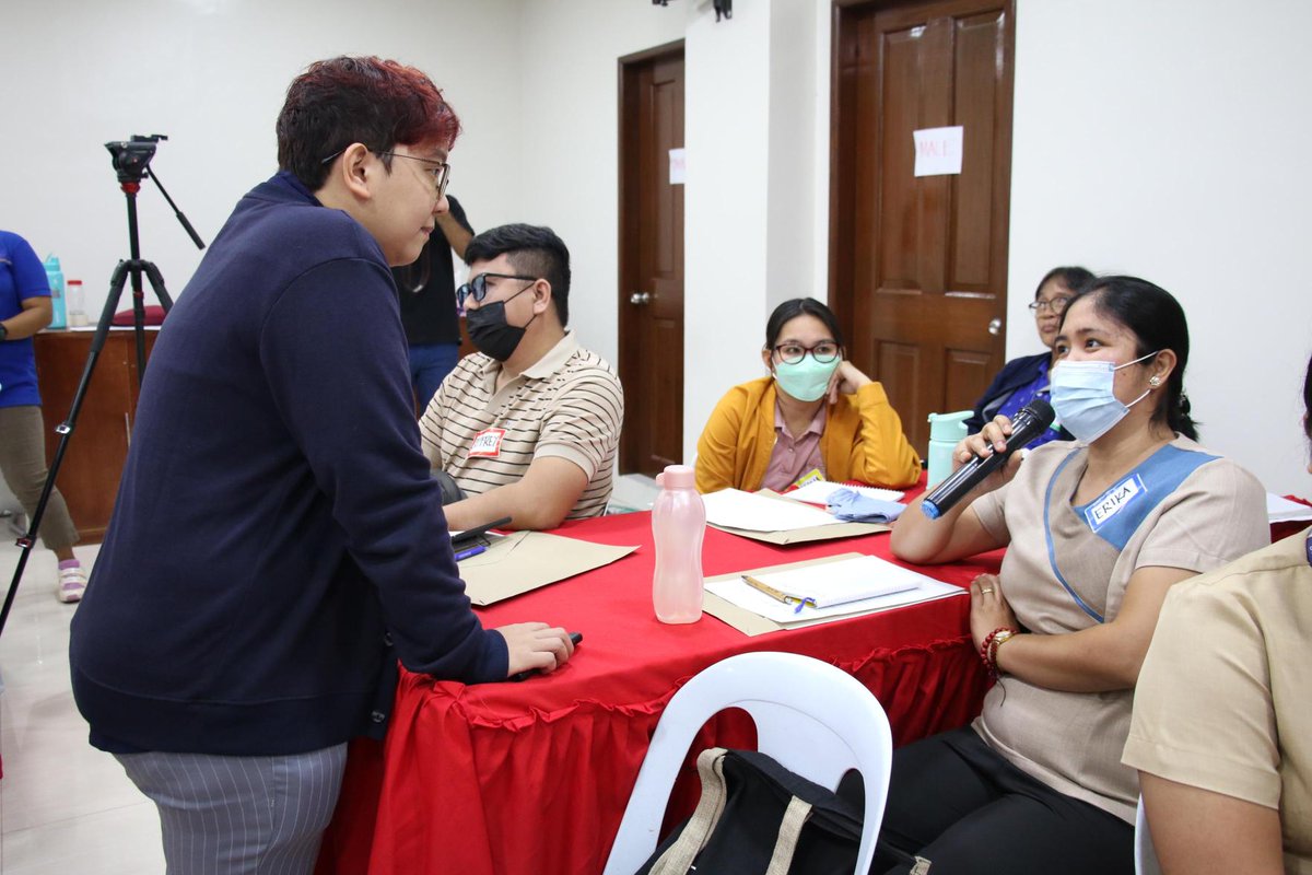 pldt's tweet image. PLDT @LiveSmart supported La Union’s capacity-building mental health program through Psychological First Aid training. Around 50 participants were trained as PFA volunteers including seniors; barangay, provincial health officers; among others. #BetterToday bit.ly/3UdO5zu
