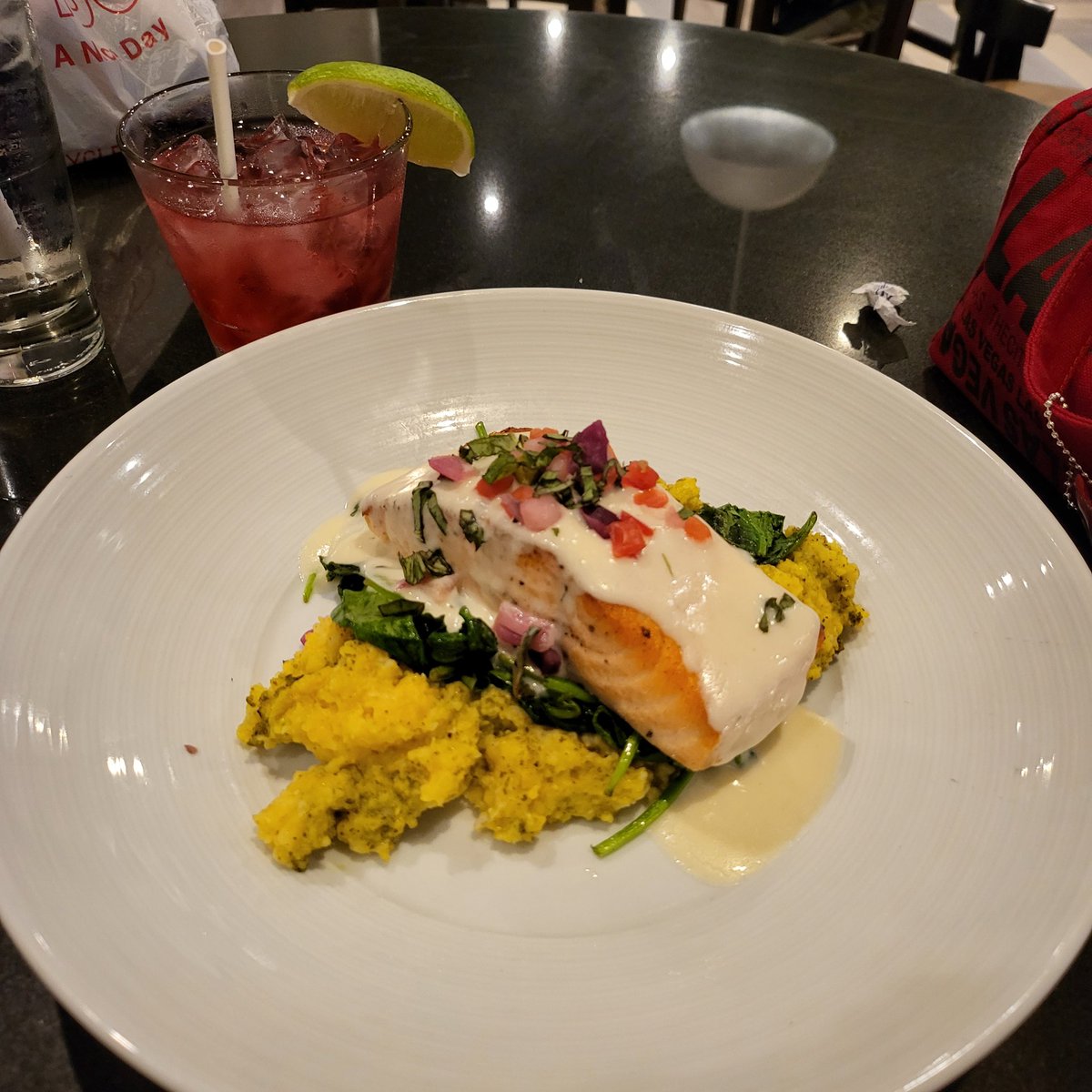 QueenCori's tweet photo. Okay, so I am on business! The best business is the end of the day with good food and drAnks!!! ๐คฃ๐คฃ๐คฃ
#WorkingWhileDrinking #RelaxingIsRequired #DontJudgeMe #HotelSpas #TimeZoneChangesSuck ๐ซถ๐ฝ๐ซถ๐ฝ๐ซถ๐ฝ https://t.co/I0xj2OiVBa
