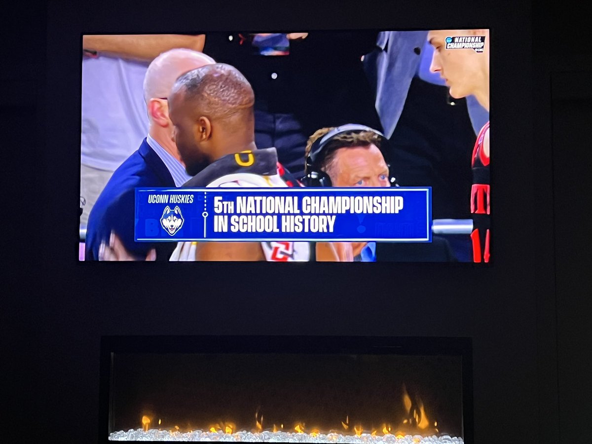 GenoBlackGaming's tweet photo. Woot woot!!!! #uconn #uconnhuskies #ncaa #marchmadness https://t.co/5URJpQzcl2