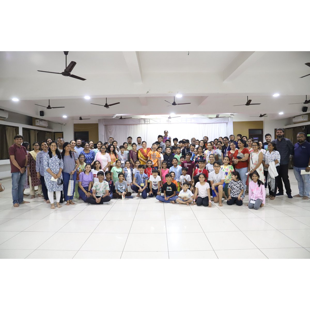 weteamhappiness's tweet photo. Over the past weekend, our mentor Jitendra Khimlani conducted a packed #ArtofLiving #IntuitionProcess program in #Vadodara for 30+ #children, where he introduced them to the vast possibilities of the world. #sixthsense #intuitiveabilities #srisri #srisriravishankar #teamhappiness https://t.co/iPBH7SG3Jj