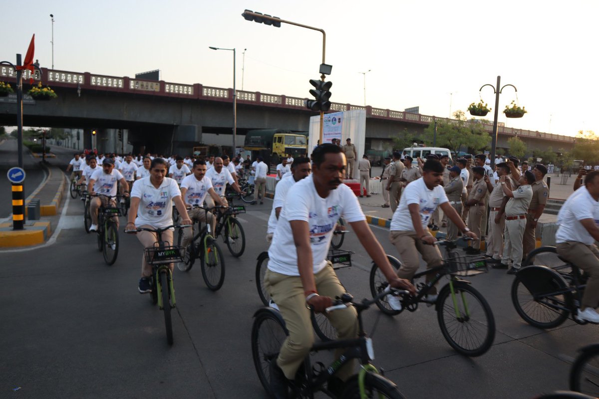 AhmedabadPolice's tweet photo. Bicycle Rally for G-20 Awareness
Ahmedabad Traffic Police

@sanghaviharsh @GujaratPolice @InfoGujarat 

#G20 https://t.co/Sg01Bs3g6e