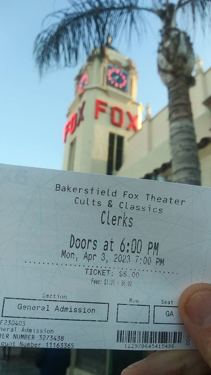 thathouseofhaha's tweet photo. I assure you they were open. And I'm supposed to be here today. If you know, then you know 😂 Worth the 8hr train ride seeing this on the big screen for the first time!
@ThatKevinSmith #clerks https://t.co/wSh5a27sEK