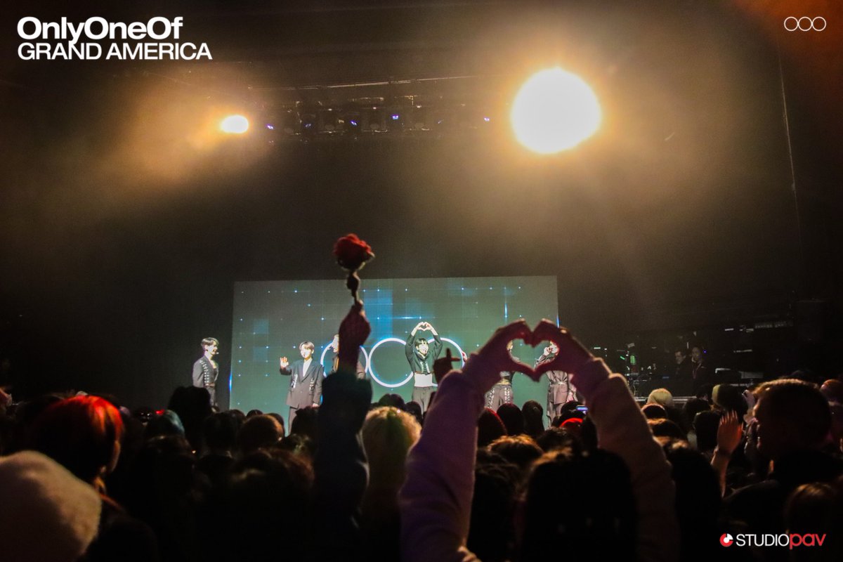 studio_pav's tweet photo. Chicago #lyOn 💙 you were an absolute ELECTRIC crowd last night! ⚡️

#OnlyOneOf #온리원오브 #OnlyOneOfGrandAmericaTour https://t.co/rSzStgvYB5