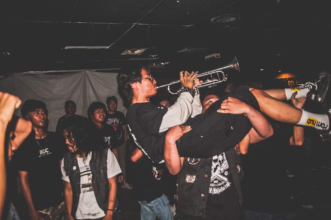 ARMPUNKSNDCTE's tweet photo. Tenaga selepas berbuka!
#throwback Bazaar at @RumahApi2. 25 March 2023.
📷 : @kasyoi
#armpunksindicate #sindicatesubahat #rumahapi #punk #punkrock #skapunk #ska #reggae #music #localscene https://t.co/G3s0tviPk3