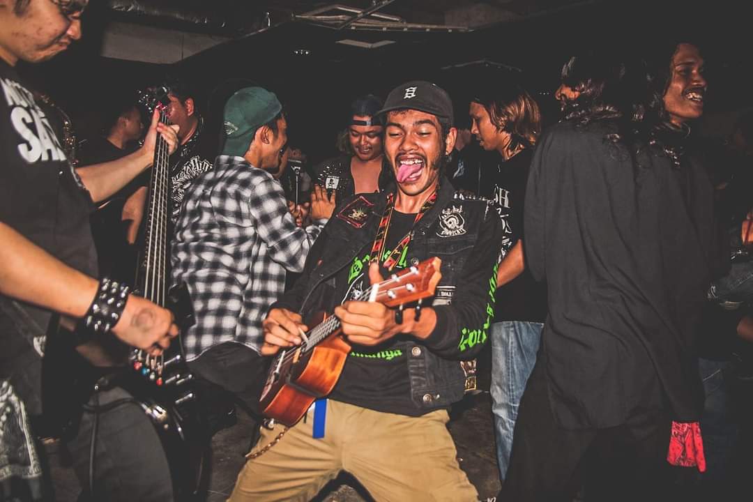 ARMPUNKSNDCTE's tweet photo. Tenaga selepas berbuka!
#throwback Bazaar at @RumahApi2. 25 March 2023.
📷 : @kasyoi
#armpunksindicate #sindicatesubahat #rumahapi #punk #punkrock #skapunk #ska #reggae #music #localscene https://t.co/G3s0tviPk3