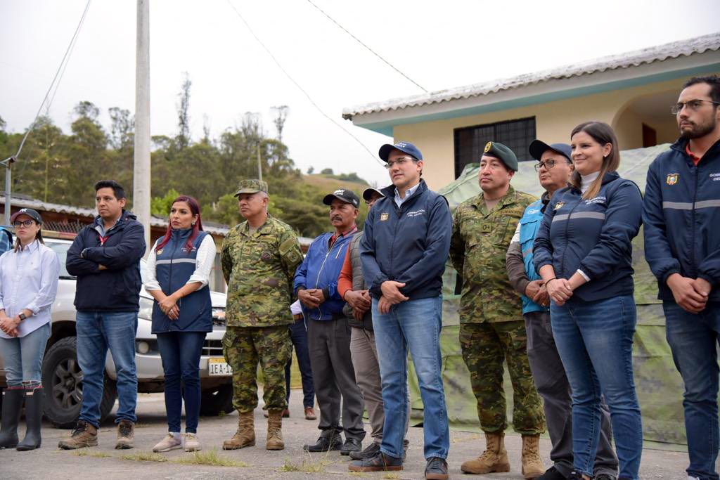 ¡Brindamos ayuda social a todos los sectores del Azuay! 💪

Junto al gobernador <a href="/matiasabadm/">Matías Abad</a> y los coordinadores zonales, acudimos a la comunidad de San Isidro, parroquia El Progreso, para entregar donativos al albergue temporal implementado por la secretaría de <a href="/Riesgos_Ec/">Riesgos Ecuador</a>.