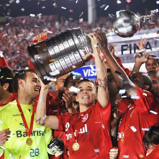 Jefersonline's tweet photo. Feliz aniversário Sport Club Internacional!
114 anos de glórias!
ORGULHO DE SER COLORADO!
#Inter114anos #VamoInter https://t.co/KzYJxREMTw
