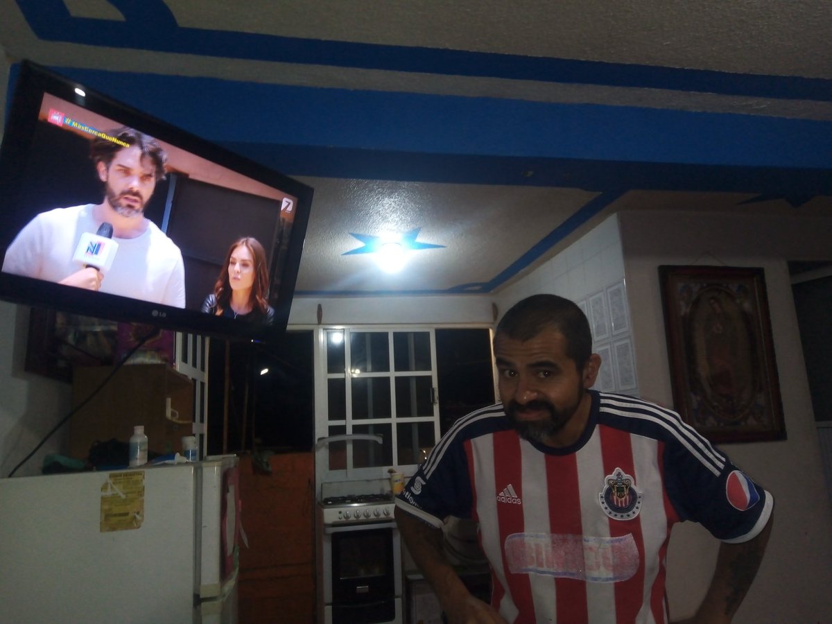 valespreen's tweet photo. @AztecaSiete Viendolo con mi papá y mi perro 
Quiero mucho a mi abuela 😽
Tic tac⌛🕐 https://t.co/pZZVBRORET