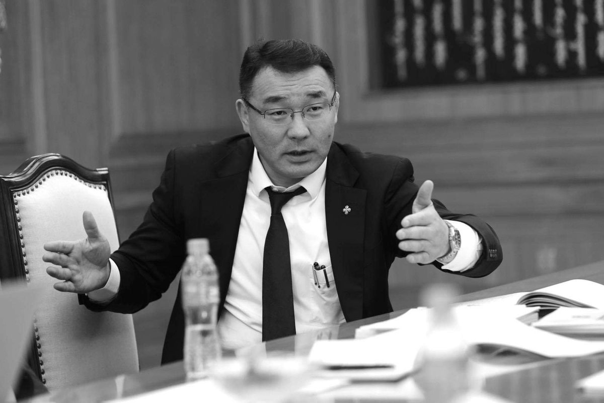 Бөхчин готын дарга болсноос хойш идэж ууж наргиж цэнгэсэн бидний мөнгө 
2020 онд 734 сая 
2021 онд 819 сая
2022 онд 482 сая 
2023 онд  Тэрбум төгрөг түүнээс зөвхөн 650 саяыг хэвлэл мэдээллийн зардалд гэжээ.
Одоо ханаж цадсан бол суудлаасаа сайн дураараа буу.