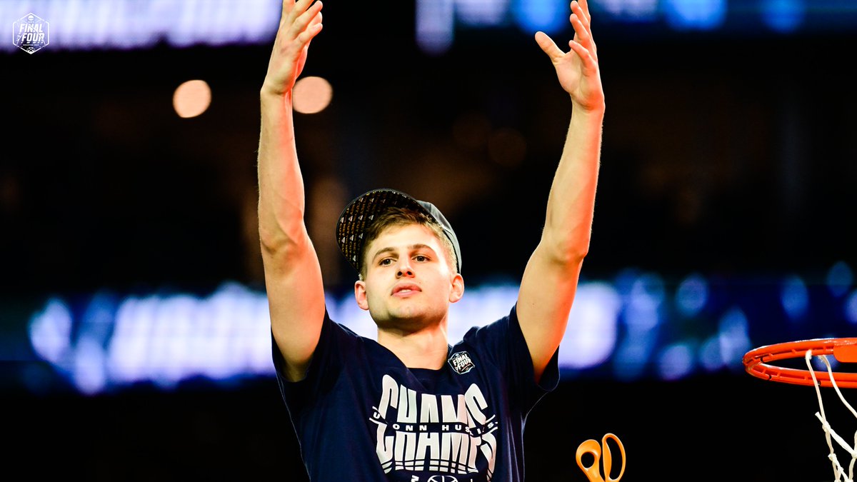 MFinalFour's tweet photo. On 🔝 of the 🌎‼️

#MFinalFour #NationalChampionship x @UConnMBB https://t.co/OdAmNlJLH7