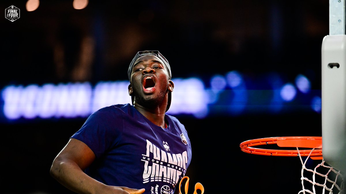 MFinalFour's tweet photo. On 🔝 of the 🌎‼️

#MFinalFour #NationalChampionship x @UConnMBB https://t.co/OdAmNlJLH7