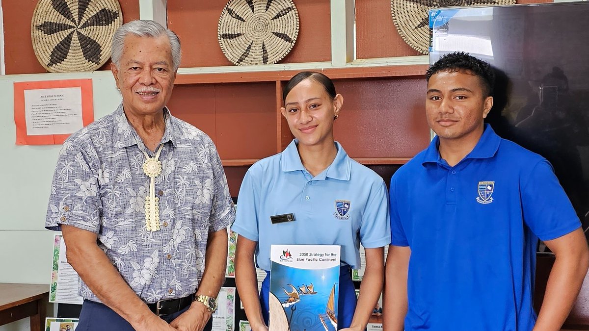 henrytpuna's tweet photo. I don't need a time machine to travel to the future. 

Every time I meet our Pacific youth, the future comes into view.

I felt so honoured to meet those who will take our region beyond 2050-- fakaue lahi #NiueHighSchool

#Pacific2050 #PacificYouth https://t.co/LgoBUJgy8j