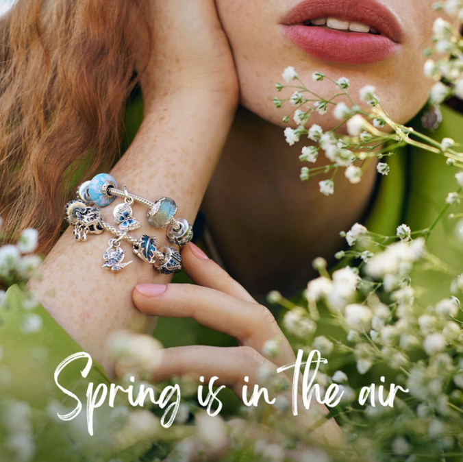 PondokIndahMall's tweet photo. Can you feel your styling potential blossoming? Us too… 🌸 Shop our spring collection in-store
#MomentsWithPandora #SpringJewellery #PandoraCharms #PandoraID
@mapfashion https://t.co/d0ni2WOTRk