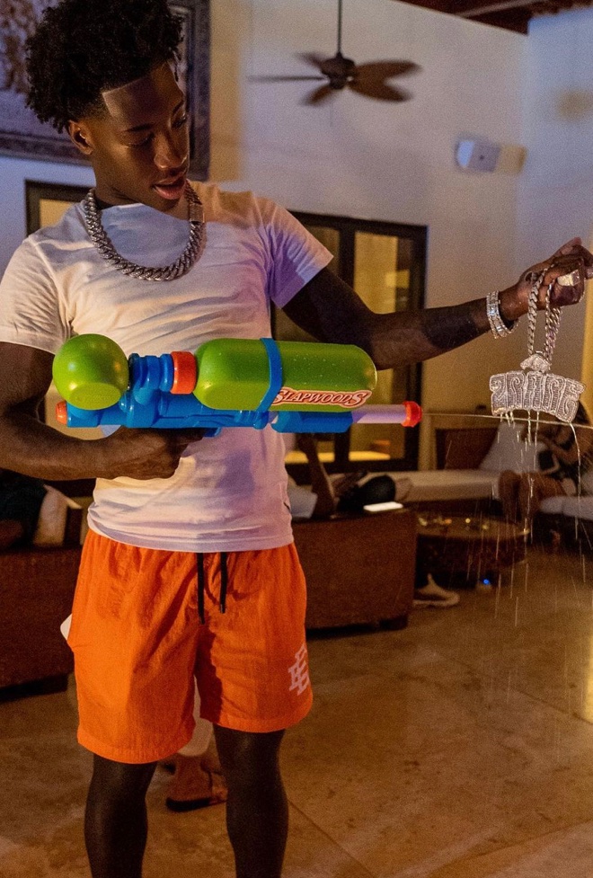 2Rare123's tweet image. MIAMI,FL #2RARE # RARESTEPPAS #TrendingNow