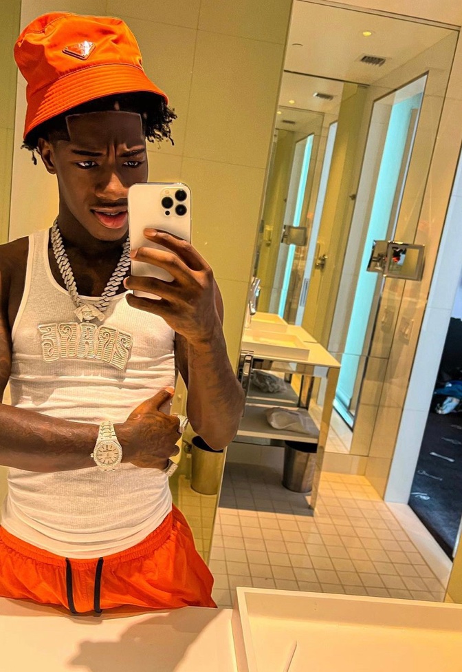 2Rare123's tweet image. MIAMI,FL #2RARE # RARESTEPPAS #TrendingNow