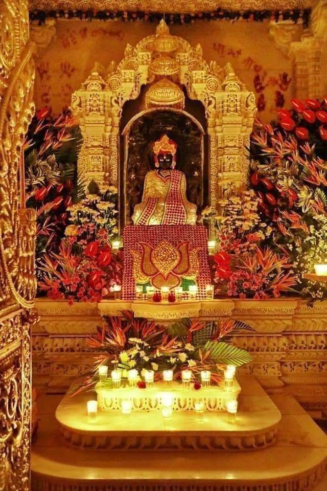 SwatiAKothari's tweet photo. Jai Jinendra!
Amidst divine chants and holy prayers, Lord Mahavir's teachings of non-violence and compassion guide us all. 
Wishing everyone a Happy Mahavir Jayanti.
अहिंसा, तप, अपरिग्रह व संयम का संदेश देने वाले
भगवान महावीर को शत शत नमन!
भगवान महावीर जयंती की मंगलमय शुभकामनाएं! https://t.co/qU9ng3KKrU
