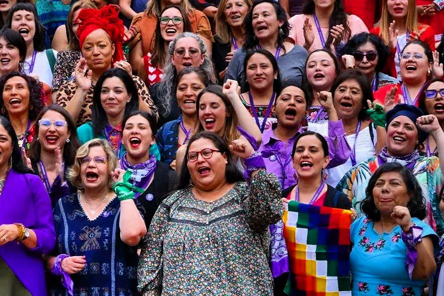 Vero_Mendoza_F's tweet photo. 1) Mientras en Lima se reunían los fachos en el "Foro de Madrid"; en Ciudad de México, 88 mujeres de 30 países y 370 mexicanas hemos fundado la @IntFeministaIF

Somos mujeres políticas organizándonos para seguir construyendo un mundo en el que podamos vivir sin miedo https://t.co/HlxGSL6rHM