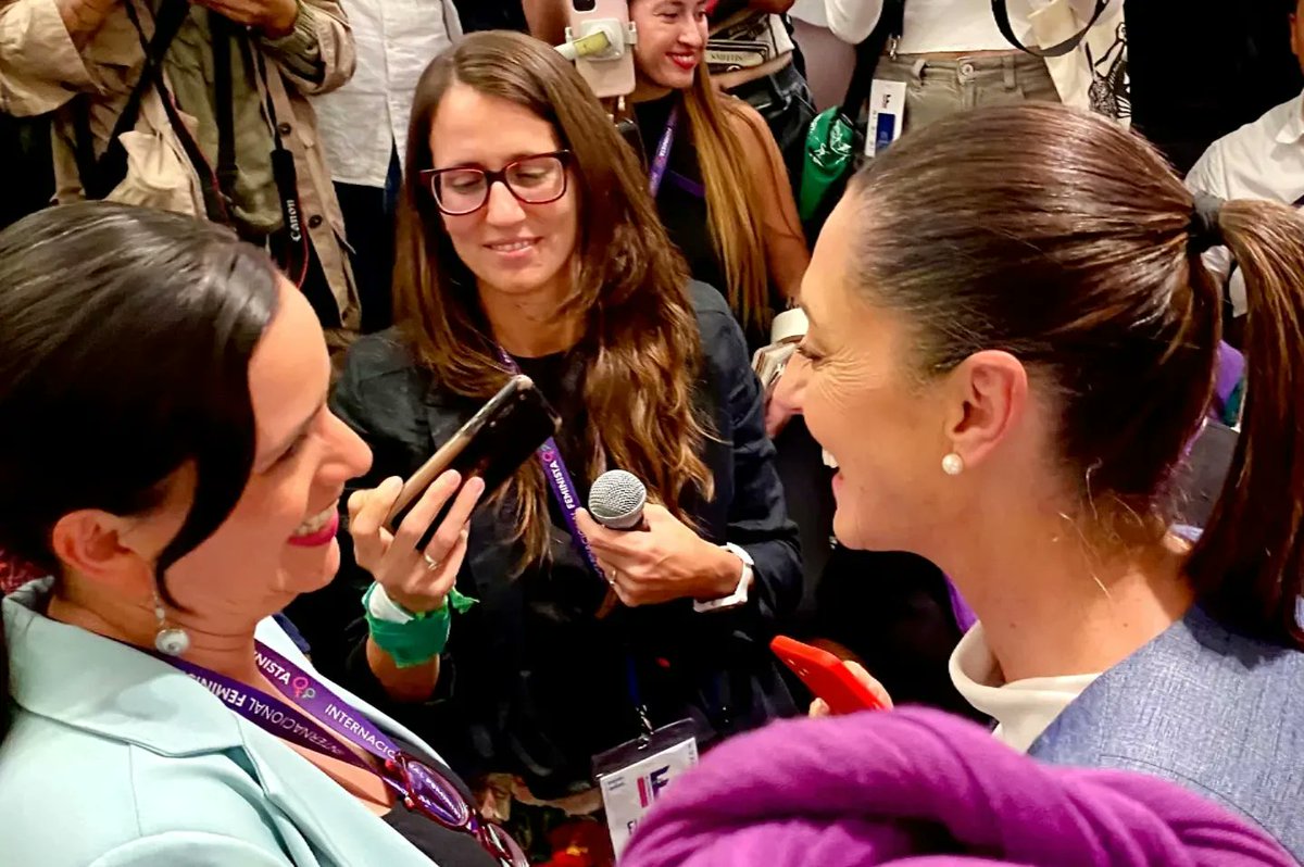 Vero_Mendoza_F's tweet photo. 1) Mientras en Lima se reunían los fachos en el "Foro de Madrid"; en Ciudad de México, 88 mujeres de 30 países y 370 mexicanas hemos fundado la @IntFeministaIF

Somos mujeres políticas organizándonos para seguir construyendo un mundo en el que podamos vivir sin miedo https://t.co/HlxGSL6rHM