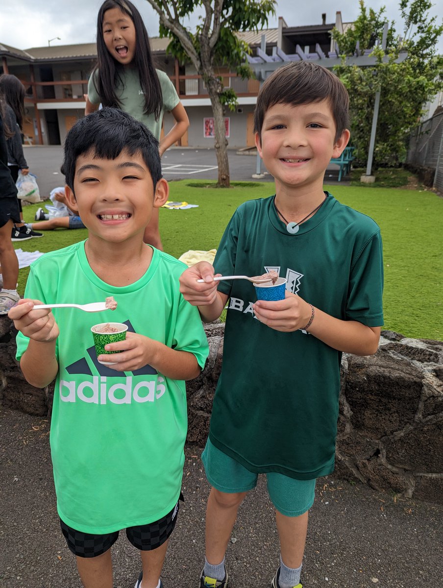 HMSDolphinsNow's tweet image. #ThirdGrade read a story called &quot;Cocoa Ice&quot; by Diana Karter Appelbaum.  A student in one class brought in cocoa pods that grow in her backyard and another class made chocolate ice cream!
#CocoaIce