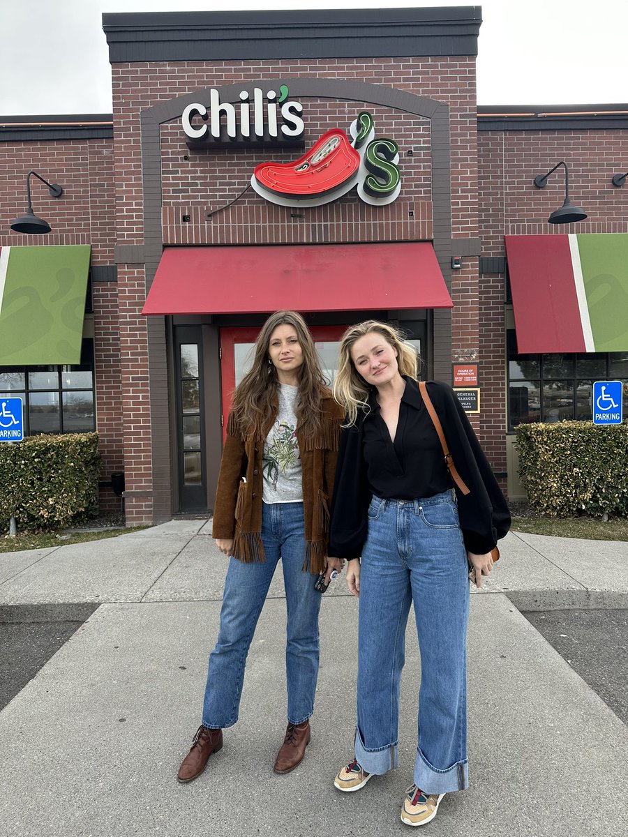 We feel Aly &amp; AJ in this Chili’s tonight
