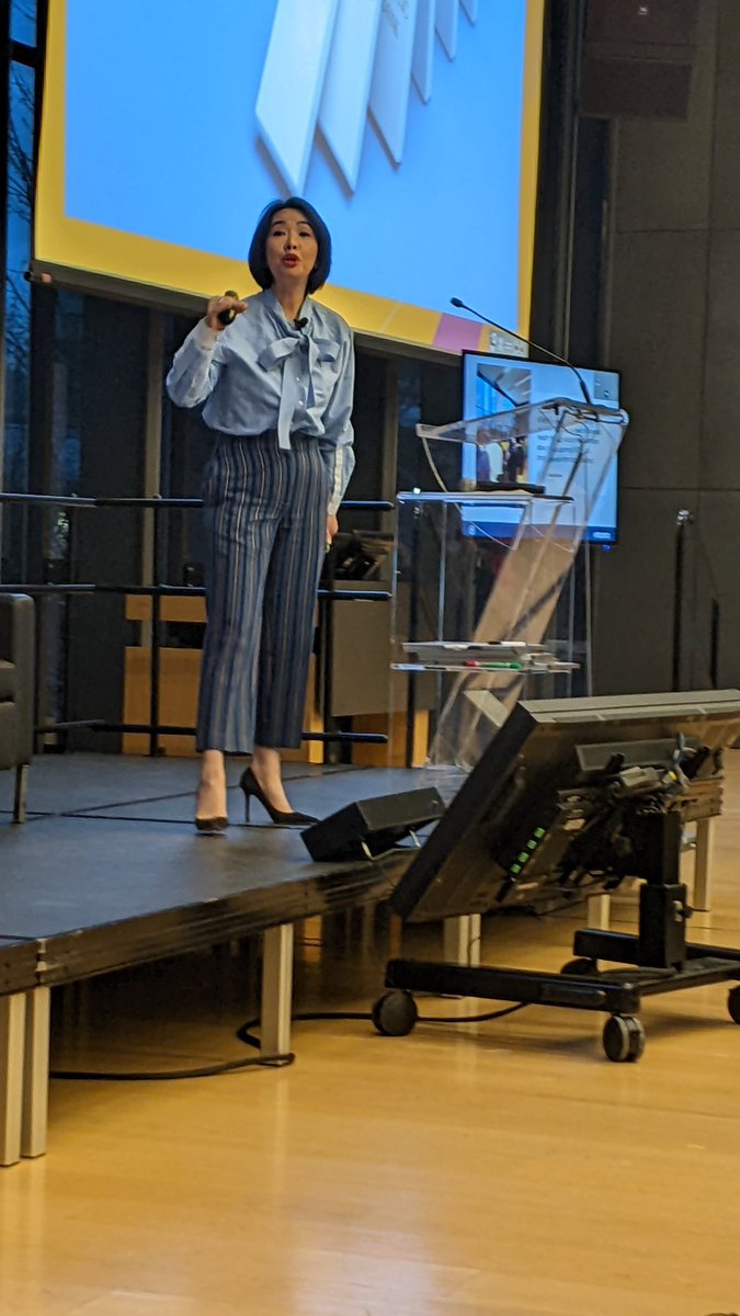 rickspence's tweet image. Guest speaker and venture investor Eva Lau (Wattpad, Two Small Fish) introduces herself at #TechTO:
&quot;I&apos;m one of the few people in the room who is writing cheques. If you&apos;re building a billion-dollar startup,  don&apos;t try to do it without talking to me first.&quot;