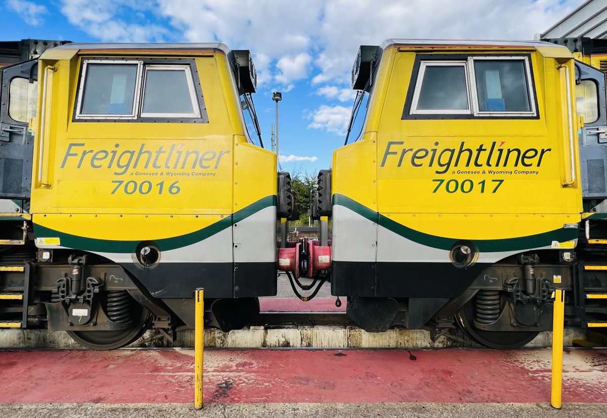 Consecutive numbered double trouble Freightliner <a href="/RailFreight/">Freightliner</a> Class 70 symmetry.
Credit: <a href="/bessbbe/">Bessie 🚂 🦡</a>

#RailwaySymmetry #Symmetry #Freightliner #Class70 #Consecutive #DoubleTrouble