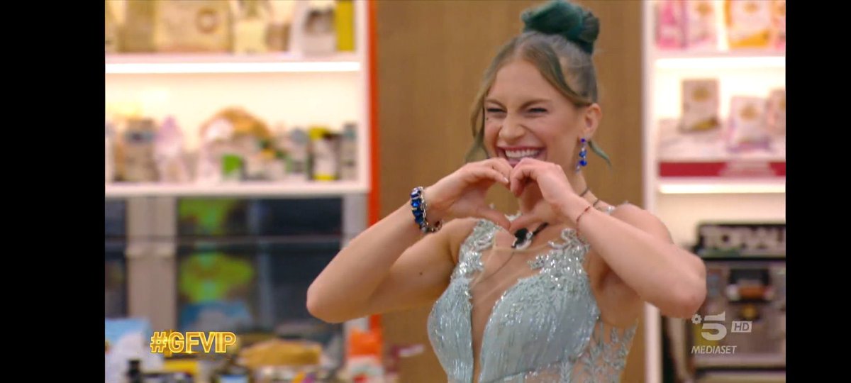 CuoreGranata6's tweet photo. Alla fine del programma era rimasta da sola contro tutti. È la rivincita dei buoni e di chi non si arrende mai.
Nikita Pelizon vince il grande fratello Vip. #GFvip https://t.co/X4cXSNKWD8