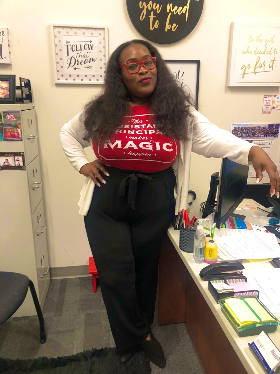 HeyMsThomas1913's tweet photo. Today was a great day! My principal @JanieCarballo blessed me with breakfast and the Bestie @LoriShellBell surprised me with treats! #APBae #TheBougieAP #HeyMsThomas🖤👑 #MakingMagic #NationalAssistantPrincipalWeek https://t.co/o5XY2VA5EL