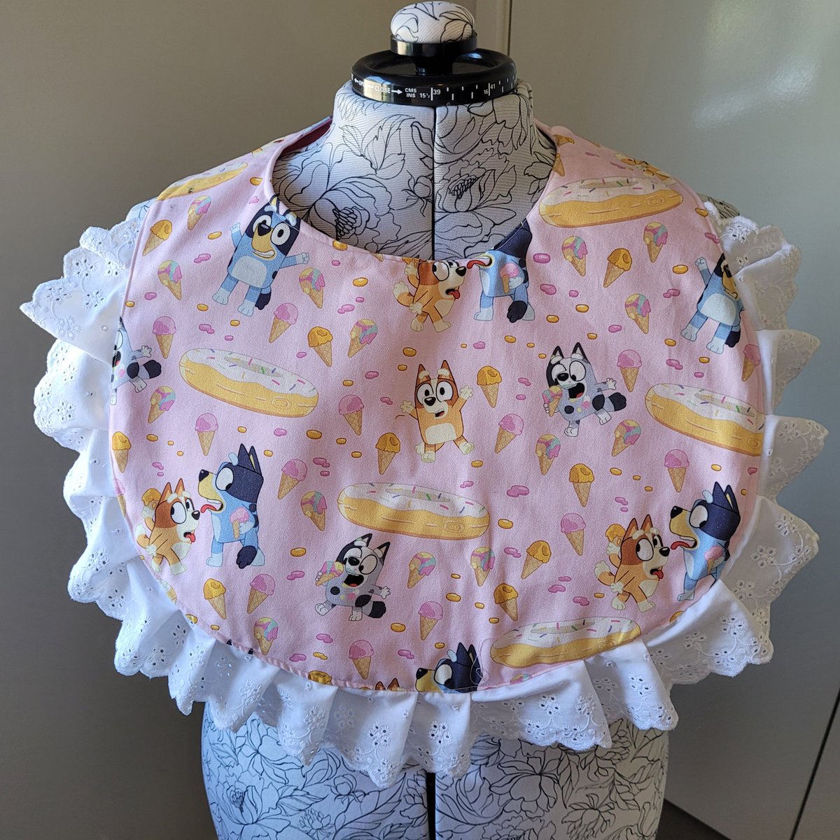 Some really cute bibs heading to the store this week!

Whos excited?

#abdl #littlespace