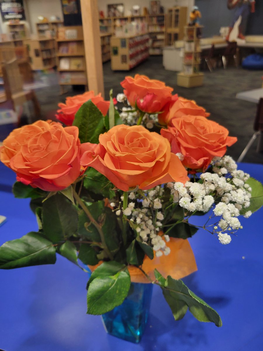 CBustillos_EES's tweet image. Great start to this amazing week. Thank you. #LibrarianAppreciationWeek #LibrarianBrags